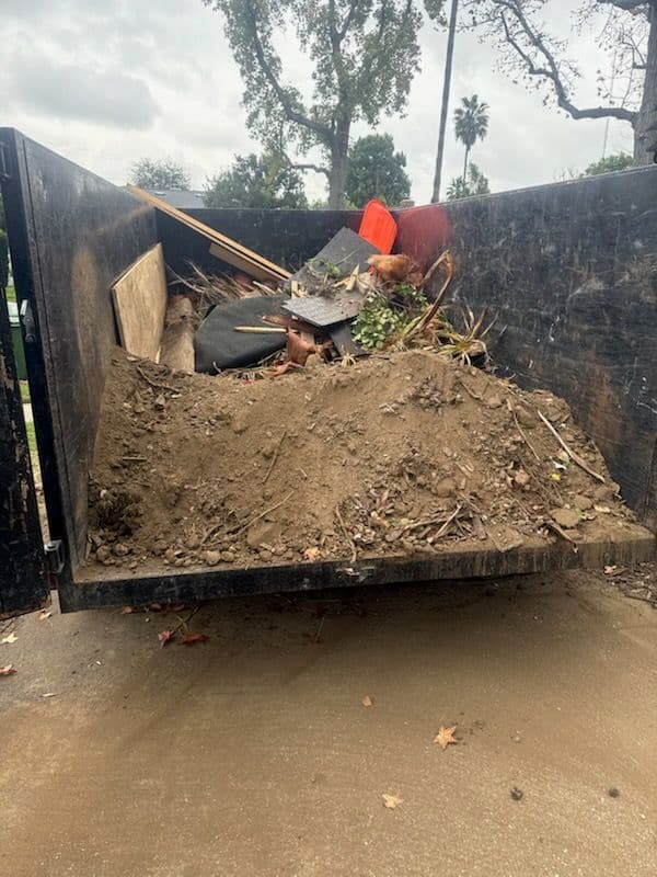 Efficient Yard Cleanup in Canoga Park image