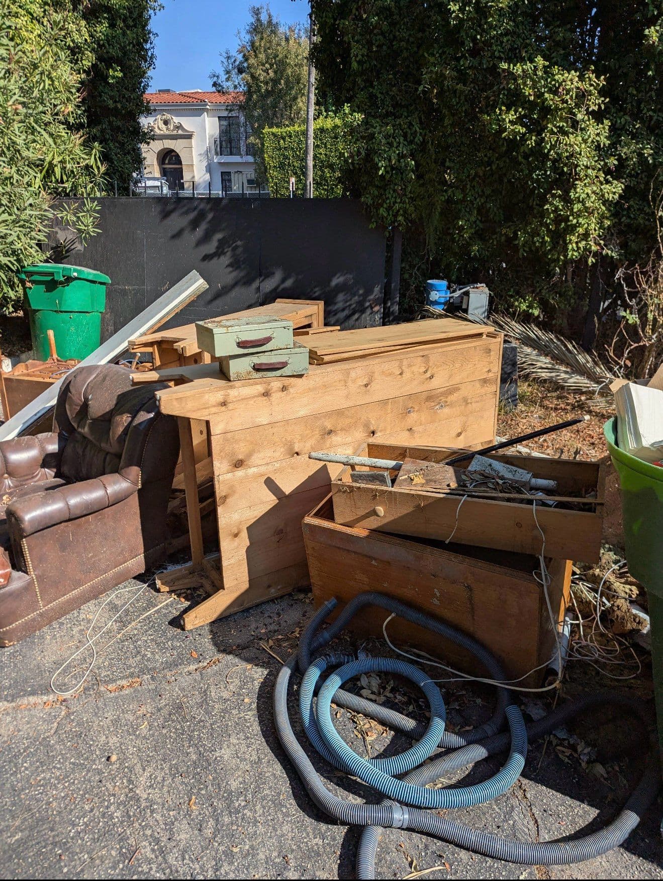 Backyard Junk Removal in Pacific Palisades