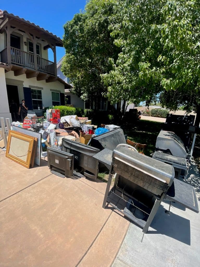 Efficient Junk Removal for Clutter-Free Homes image