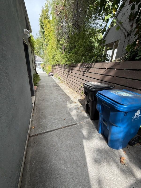 Gallery photos for Efficient Junk Removal in West Hills Clears Clutter: Image #1
